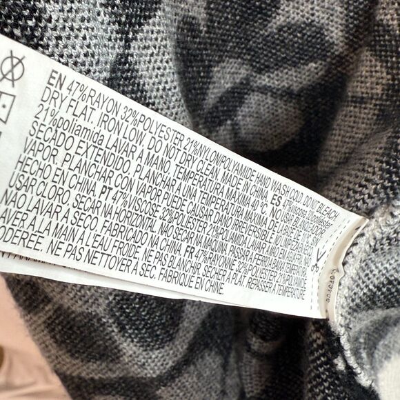 Forever 21 | Daisy Black and White Cardigan | Sz S Baggy - Picture 6 of 9